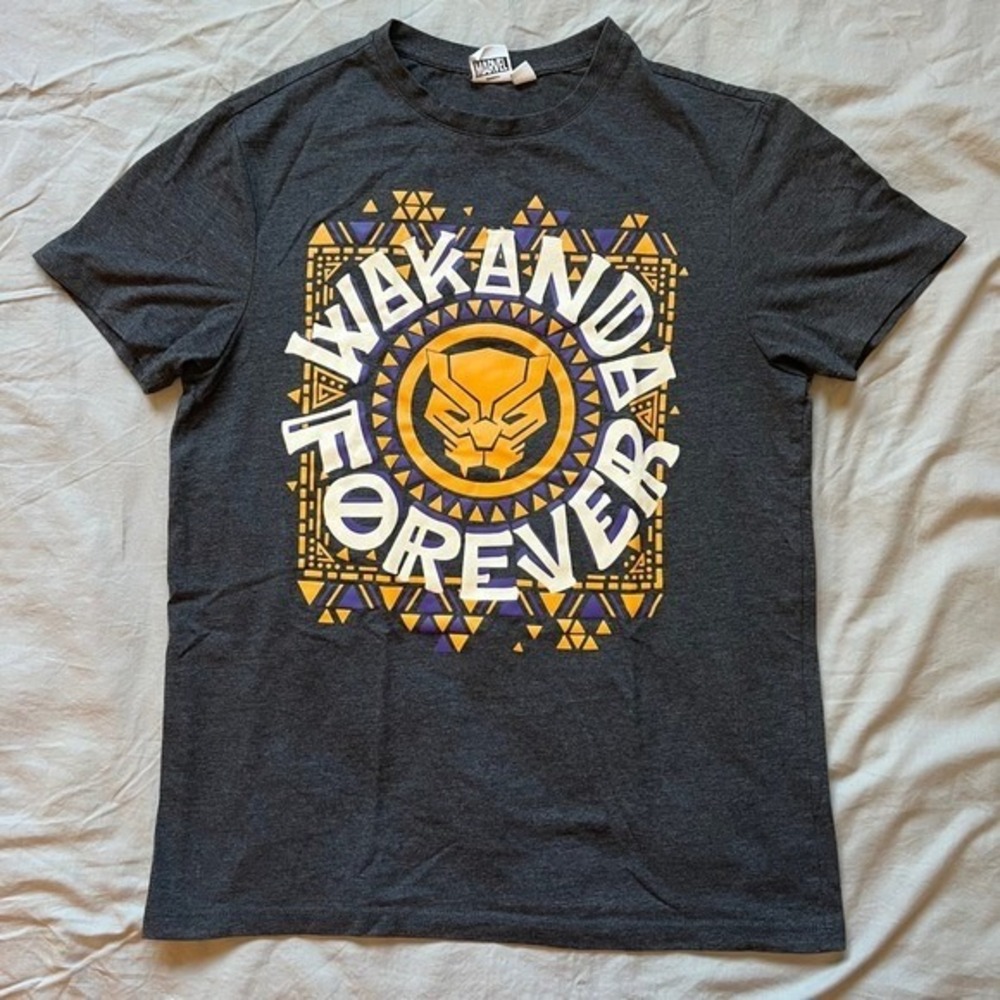 MARVEL Wakanda Forever T Shirt Mens Size Medium Gray Graphic Logo Black Panther
